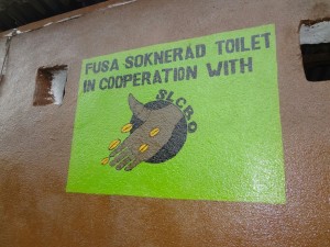 Fusa Sokneråd bygget et toalett på Bissau 
