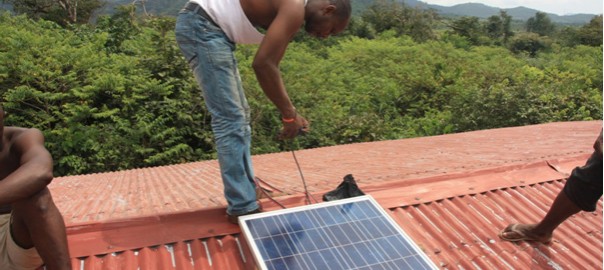 Osman monterer solcellpanel for SLCBO